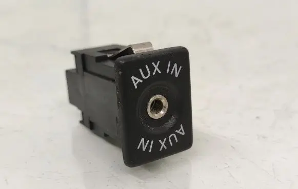 Volkswagen Golf VI AUX in-socket connector 5M0035724