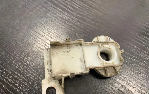 BMW 5 E60 E61 Radiator mount bracket 6927752 0910