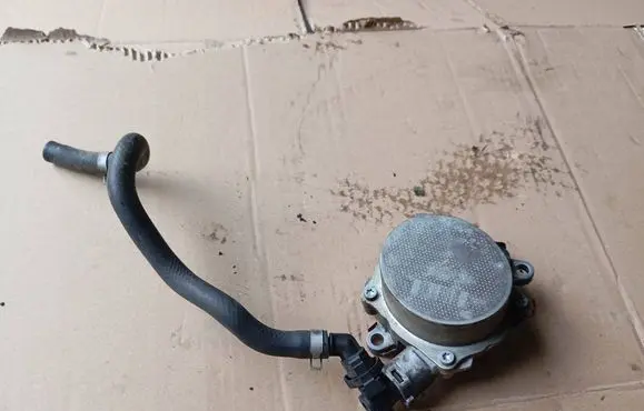 Nissan Qashqai Vacuum pump 146503760