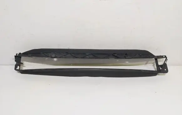 Tesla Model S Intercooler air channel guide 105784700E