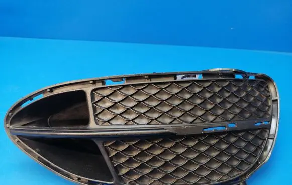 Mercedes-Benz E W212 Front bumper lower grill A2128852022 A2128852822