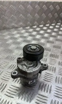 KIA Ceed Generator/alternator belt tensioner 252812A6
