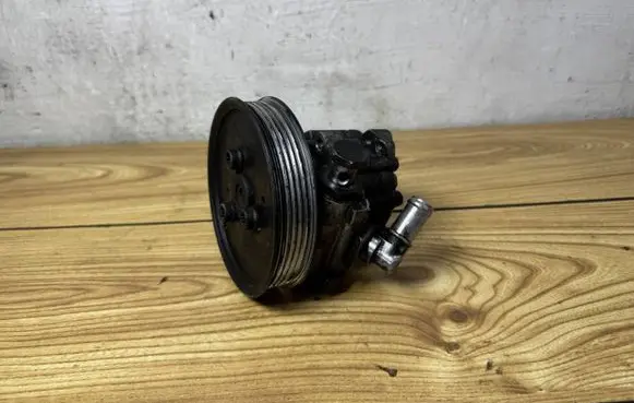 Audi Q7 4L Power steering pump 