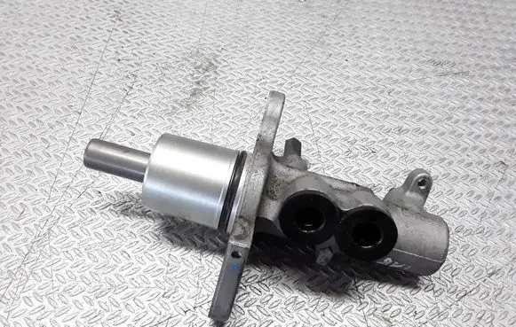 Audi A8 S8 D2 4D Master brake cylinder