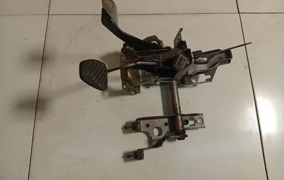 Subaru Forester SH Clutch pedal