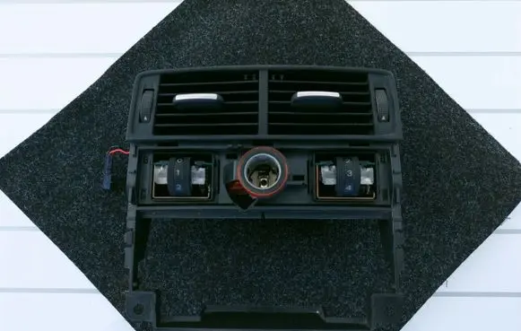 Rear air vent grill