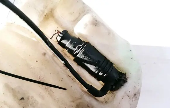 Audi A4 S4 B5 8D Windscreen/windshield washer pump 8D0955453E