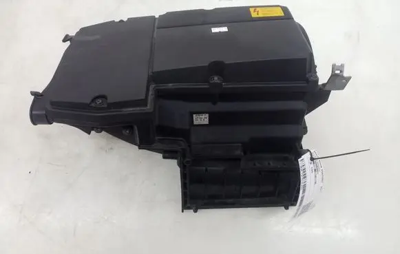 Mercedes-Benz C W204 Air filter box A2710900901