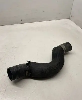 Coolant pipe/hose