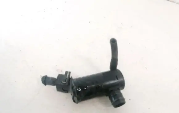 Volvo XC90 Windscreen/windshield washer pump 9169611 060210-3950
