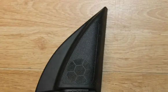 Toyota Avensis T250 Front door speaker cover trim 6749105060