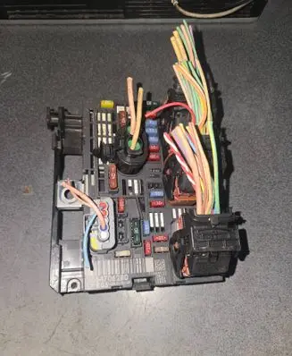 Citroen Berlingo Fuse module 9664706280