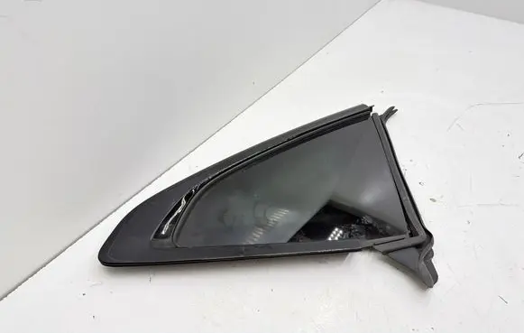 BMW 2 F44 Rear side window 7483160