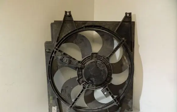KIA Carens I Radiator cooling fan shroud 0K2KB15XXX