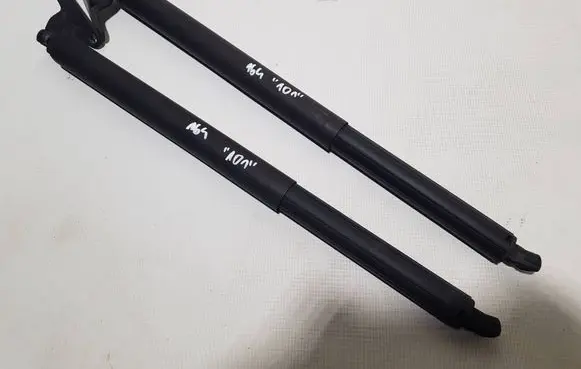 Mercedes-Benz GL X164 Shock absorber/damper mounting bracket A1649800164CCE A1649800164