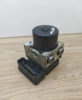 Volvo V70 ABS Pump 30681619 10092604053 A426608W335