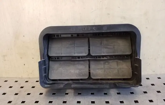 Subaru Outback Quarter panel pressure vent 72653AG010 72651AG030