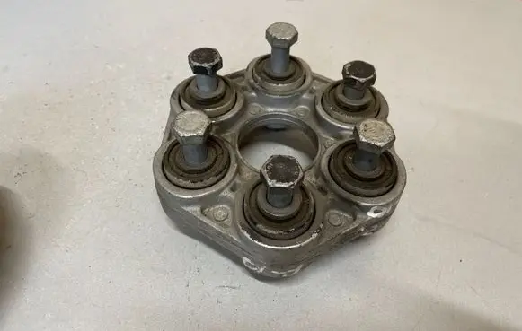 BMW 4 F32 F33 Rear prop shaft donut coupling/joint 760562905