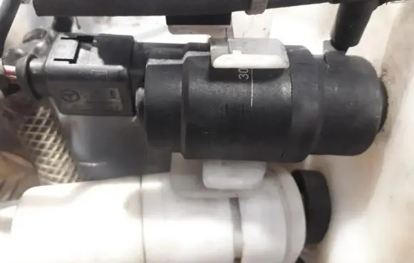 Mercedes-Benz E W211 Windscreen/windshield washer pump a0335450228 30.90179