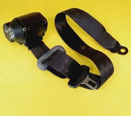 Rear seatbelt