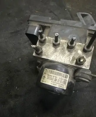 Volvo V70 ABS Pump 8671224 5WK84002 10092504033