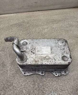 Porsche Cayenne (92A) Engine oil radiator 057117021P 47103 70369648