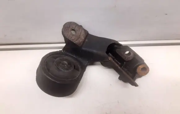 Peugeot 406 Engine mounting bracket 25641308