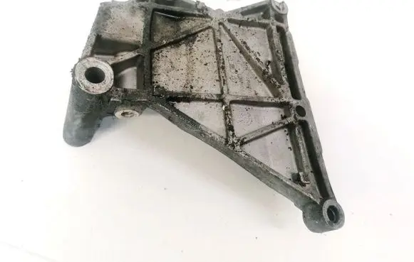 Volkswagen Touareg I Engine mounting bracket 070903143C