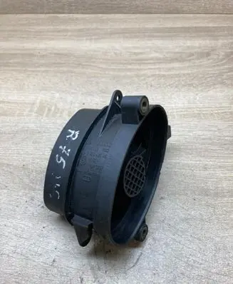 BMW 5 E39 Mass air flow meter 7787076 0928400468