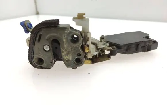 Subaru Forester SF Front door lock