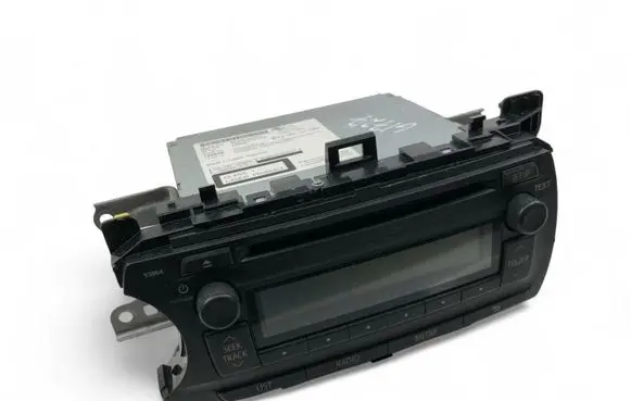 Toyota Yaris Radio/CD/DVD/GPS head unit 861200D640