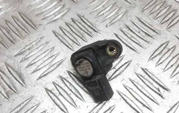Mercedes-Benz C W203 Air pressure sensor A0061531528