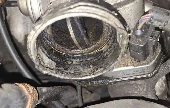Volkswagen Golf V Throttle valve