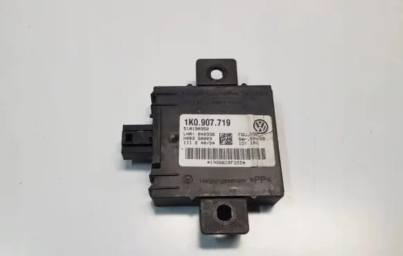 Volkswagen Golf V Trunk lid opening control unit 
