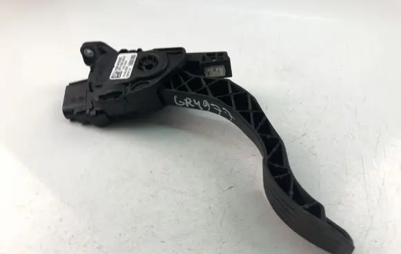 Volvo V70 Accelerator throttle pedal bracket 6G929F836BC