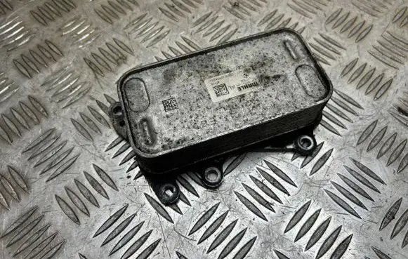 BMW 5 F10 F11 Engine oil radiator 8507627 70377355