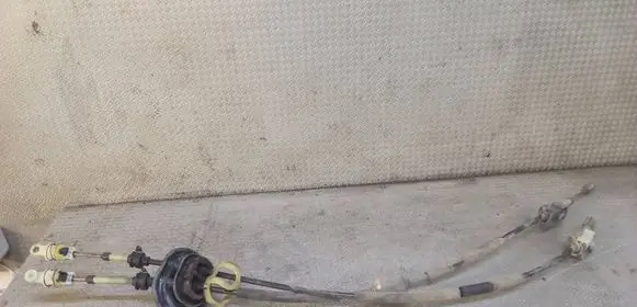 Peugeot 208 I Gear shift cable linkage