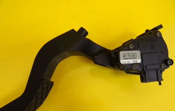 Volkswagen PASSAT B5.5 Accelerator throttle pedal 8D1721523J