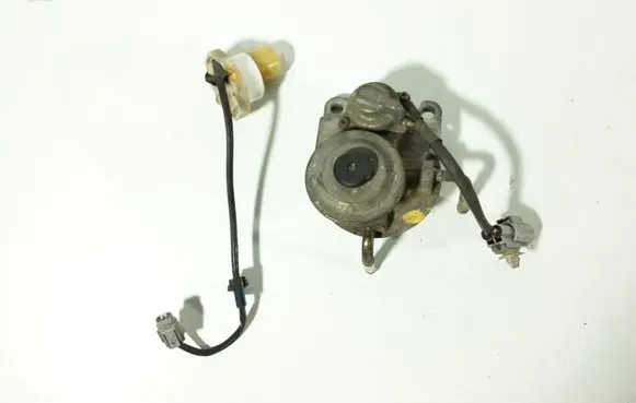 Toyota Corolla Verso E121 Fuel filter bracket/mount holder 