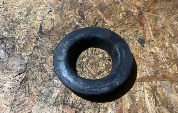 Nissan Navara D23 Rear coil spring rubber mount 550344KD0A