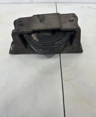 Engine mount bracket