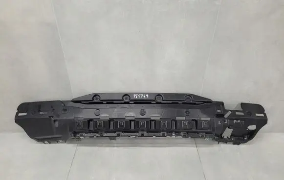 Rear bumper mounting bracket