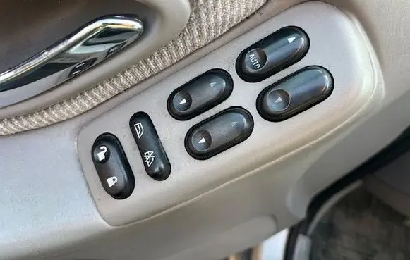 Mazda Tribute Electric window control switch 