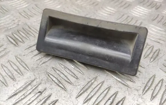 Tailgate opening switch