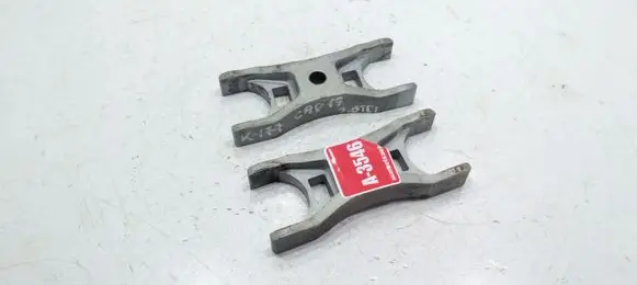 Volkswagen Caddy Fuel Injector clamp holder 04L216