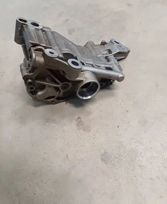 BMW 3 F30 F35 F31 Oil pump 7613549