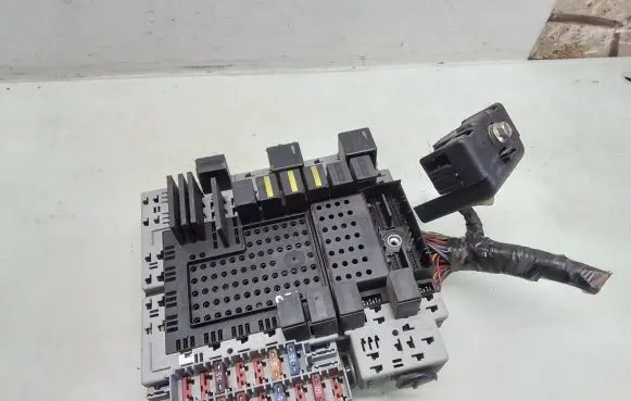 Volvo S60 Fuse module 9441582 8688153