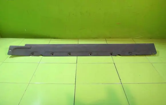 Suzuki Swift III Side skirt front trim DP286