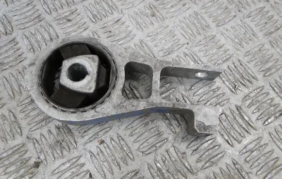 Fiat 500X Engine mount vacuum valve 