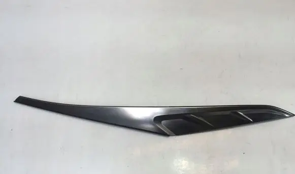 Rear fender molding trim